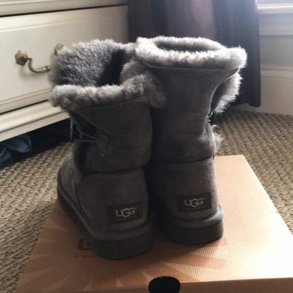 UGG Bailey Button - Picture 3 of 6